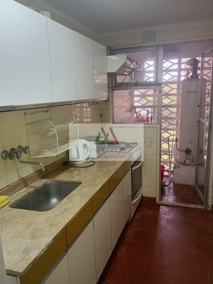 Departamento de 3 ambientes con cochera a 4 cuadras del mar en Pinamar Centro