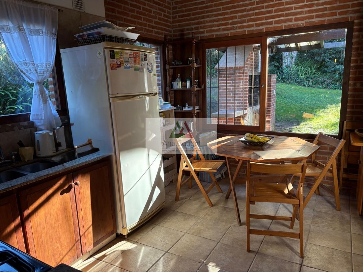 Lindisima casa a dos cuadras del centro. 