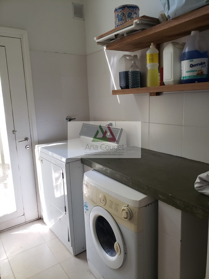Lindisima casa en Carilo en esplendido entorno de bosque con capacidad para 10 personas